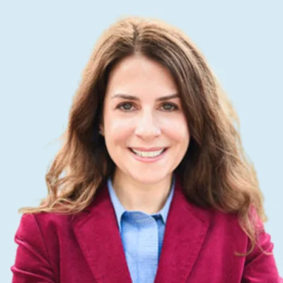 Amanda Vanderheyden headshot with blue background