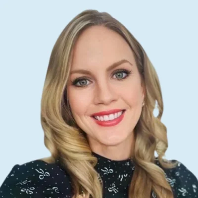 Amanda Nickerson headshot with blue background