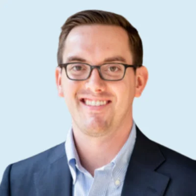 Lindsay Kubatzky headshot with blue background